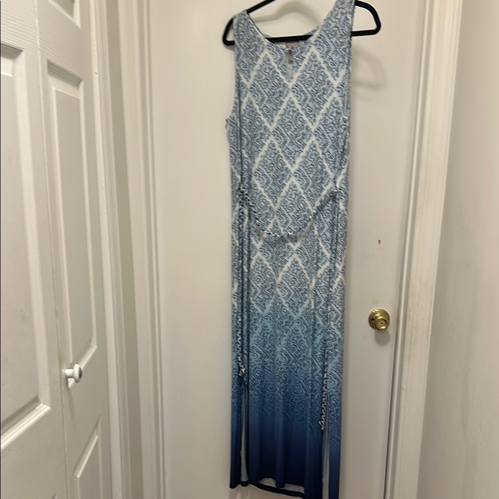 Elegant Blue Patterned Maxi Dress
